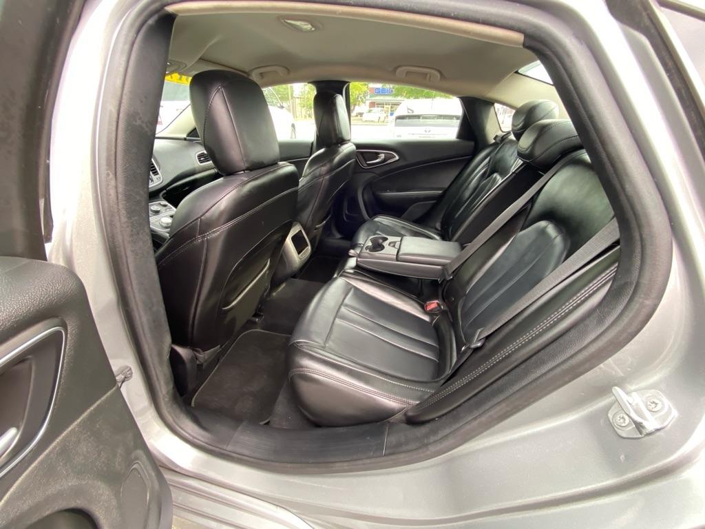 Chrysler 200  2017
