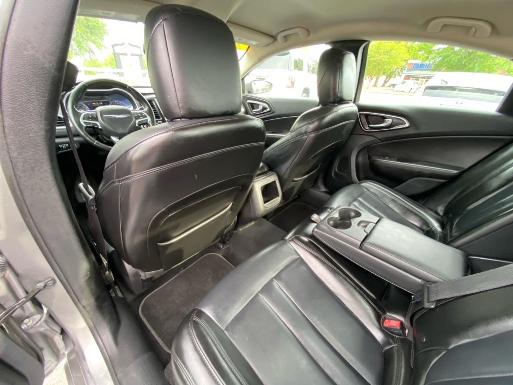 Chrysler 200  2017