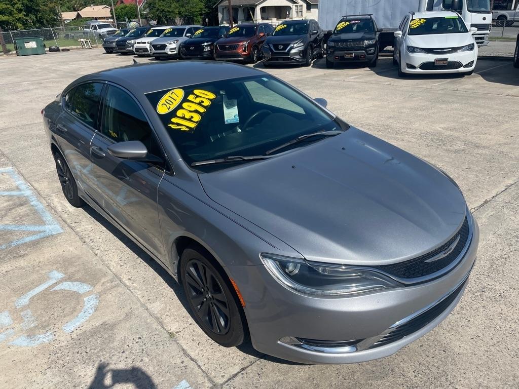 Chrysler 200  2017