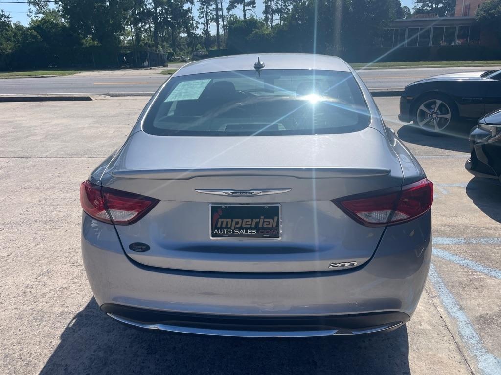 Chrysler 200  2017
