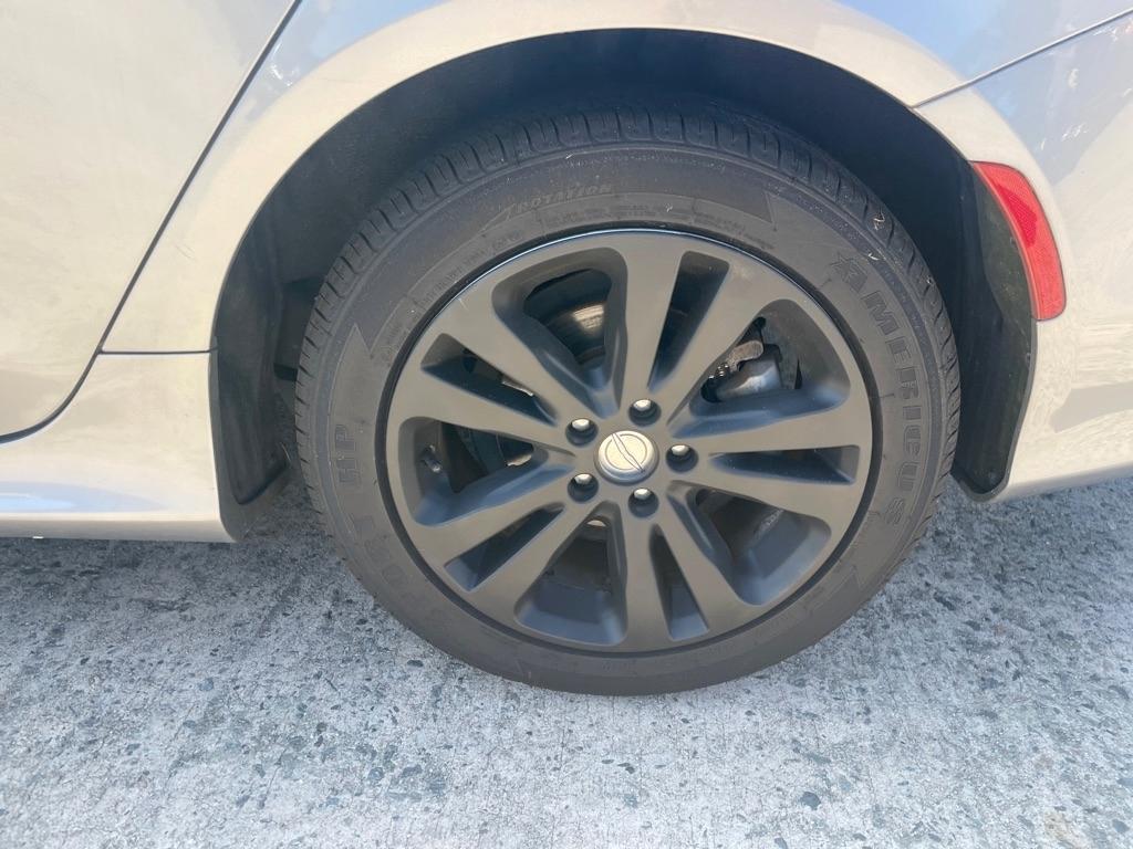 Chrysler 200  2017