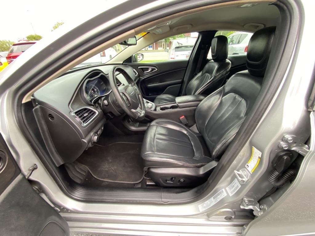 Chrysler 200  2017
