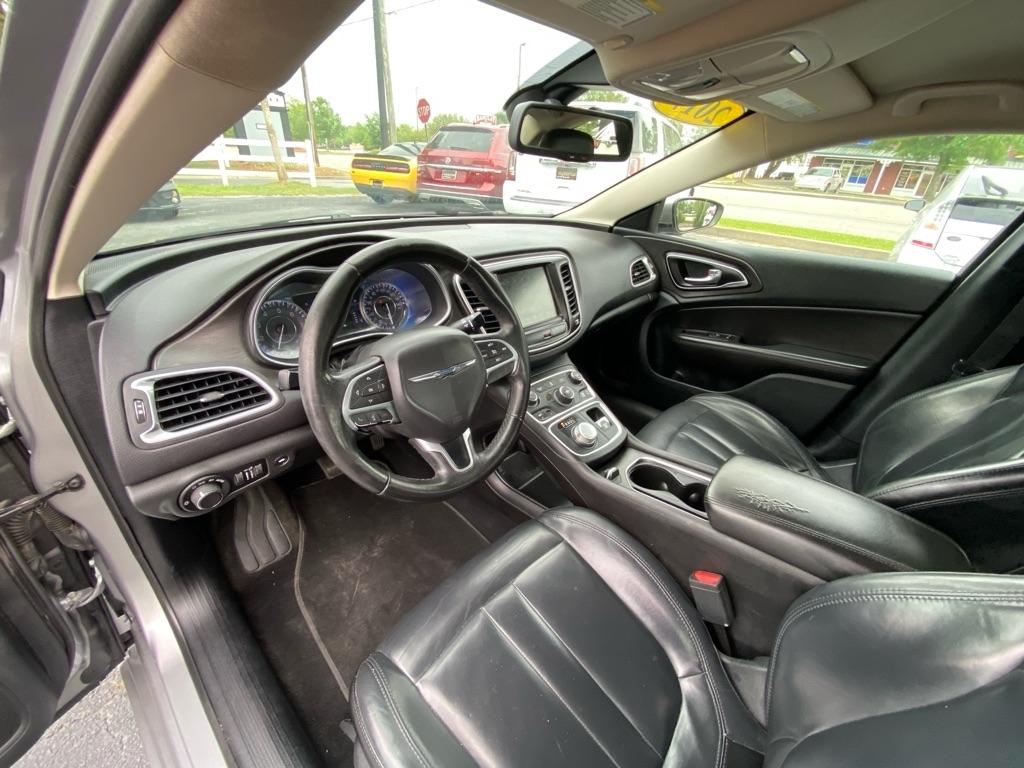 Chrysler 200  2017