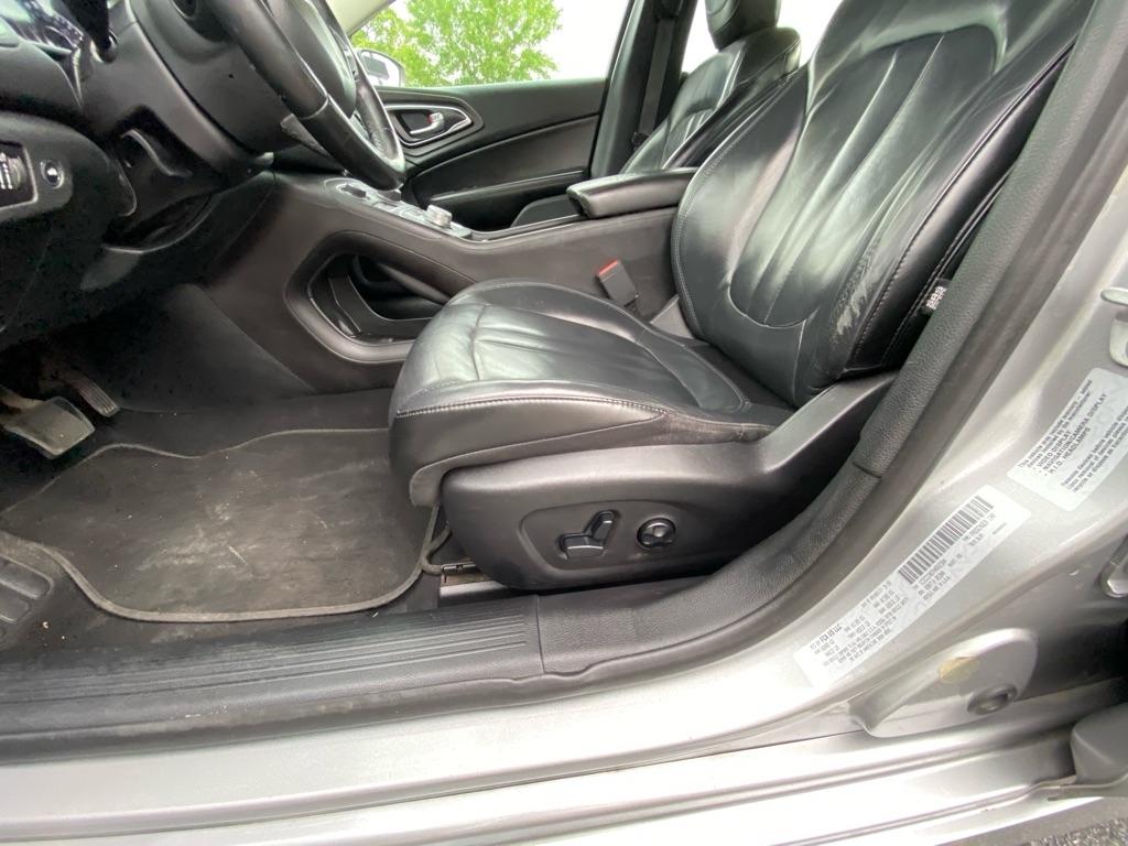 Chrysler 200  2017