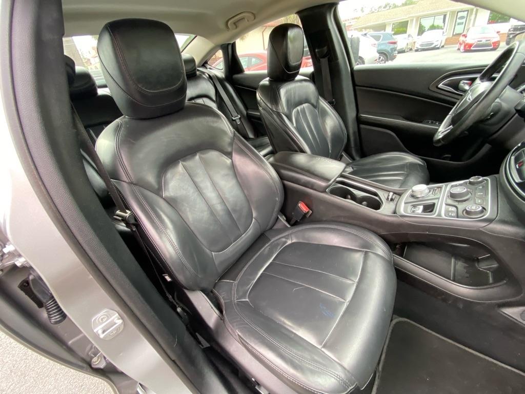 Chrysler 200  2017