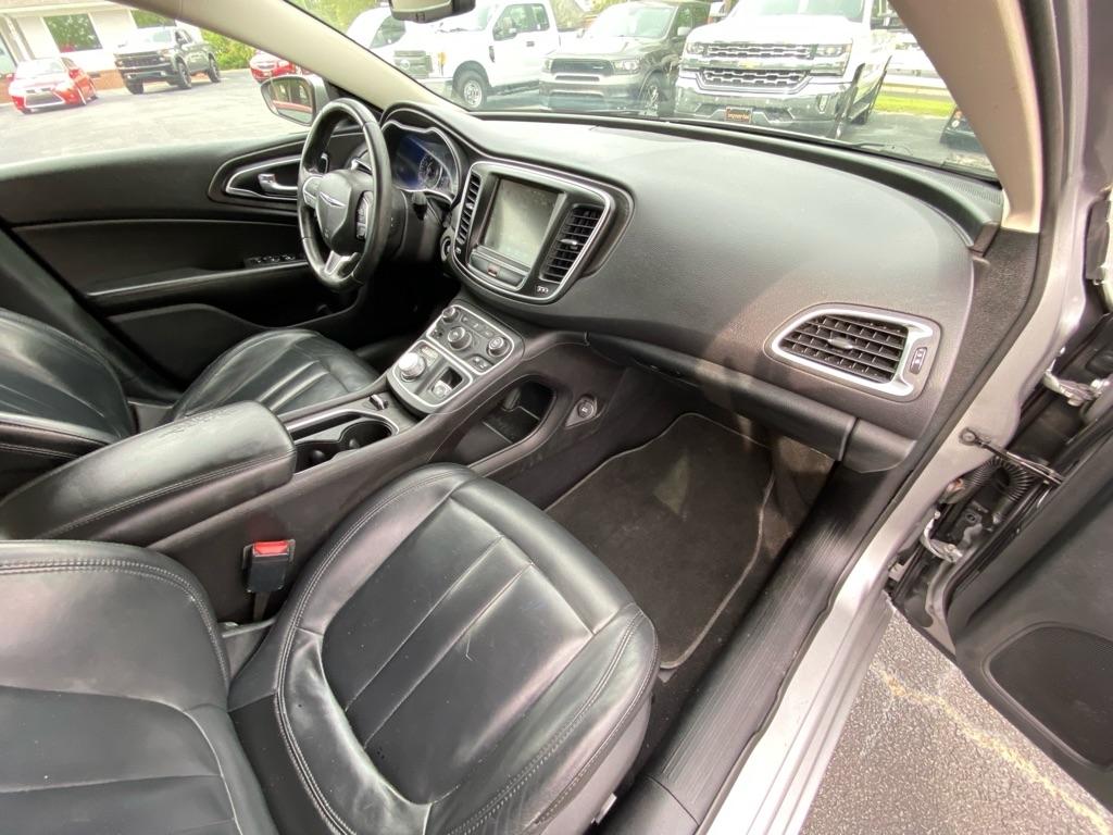 Chrysler 200  2017