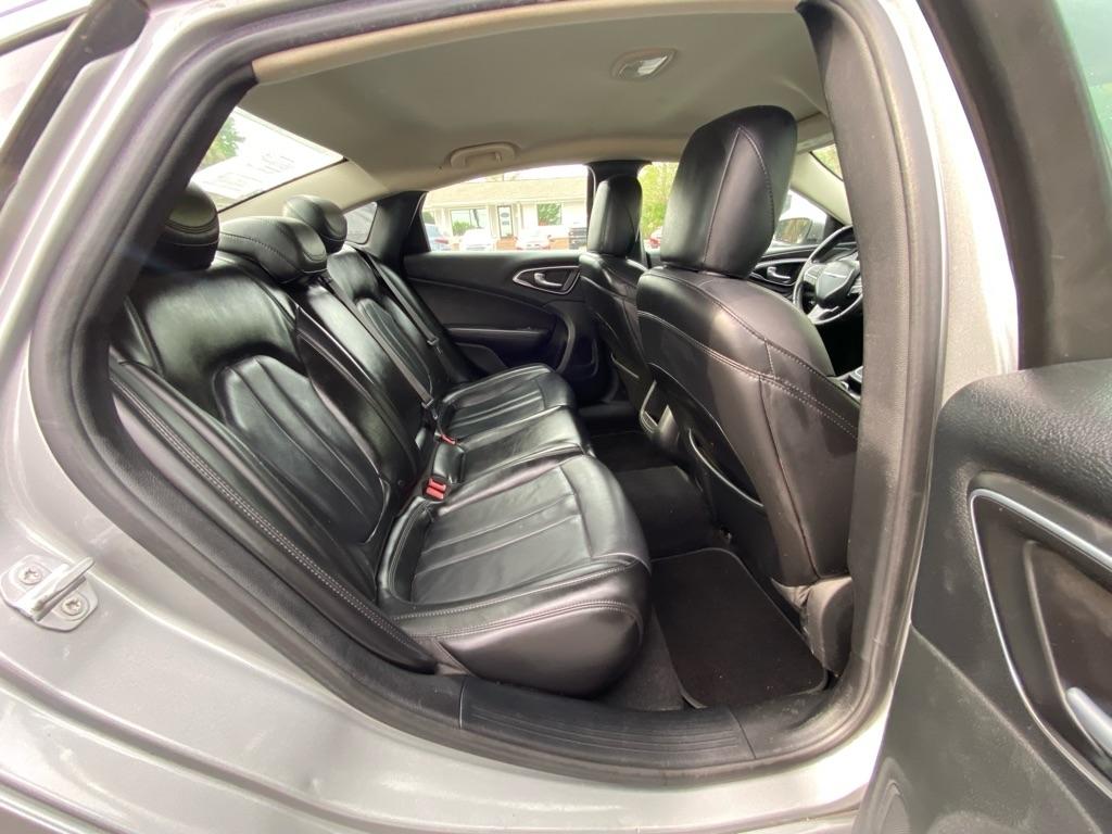 Chrysler 200  2017