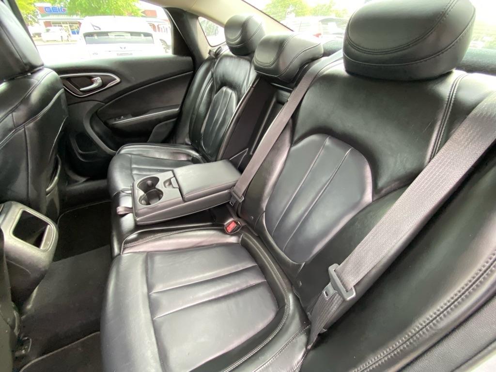 Chrysler 200  2017
