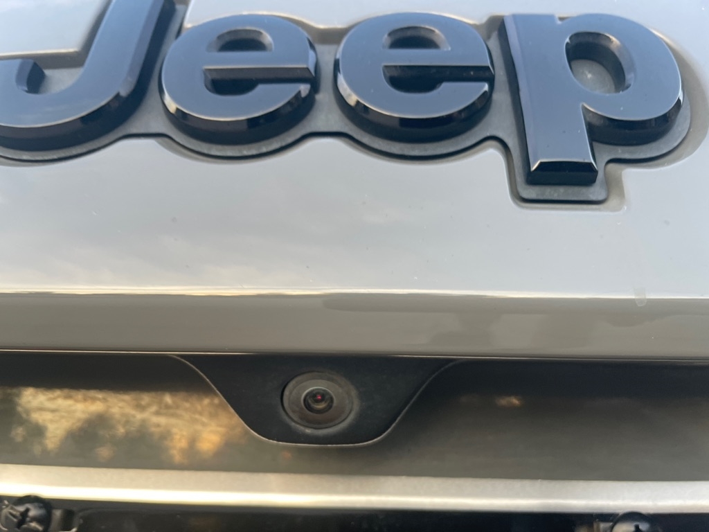2020 Jeep Grand Cherokee Altitude photo 3