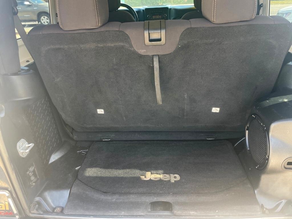 Jeep Wrangler 4WD 2dr Sahara 2014
