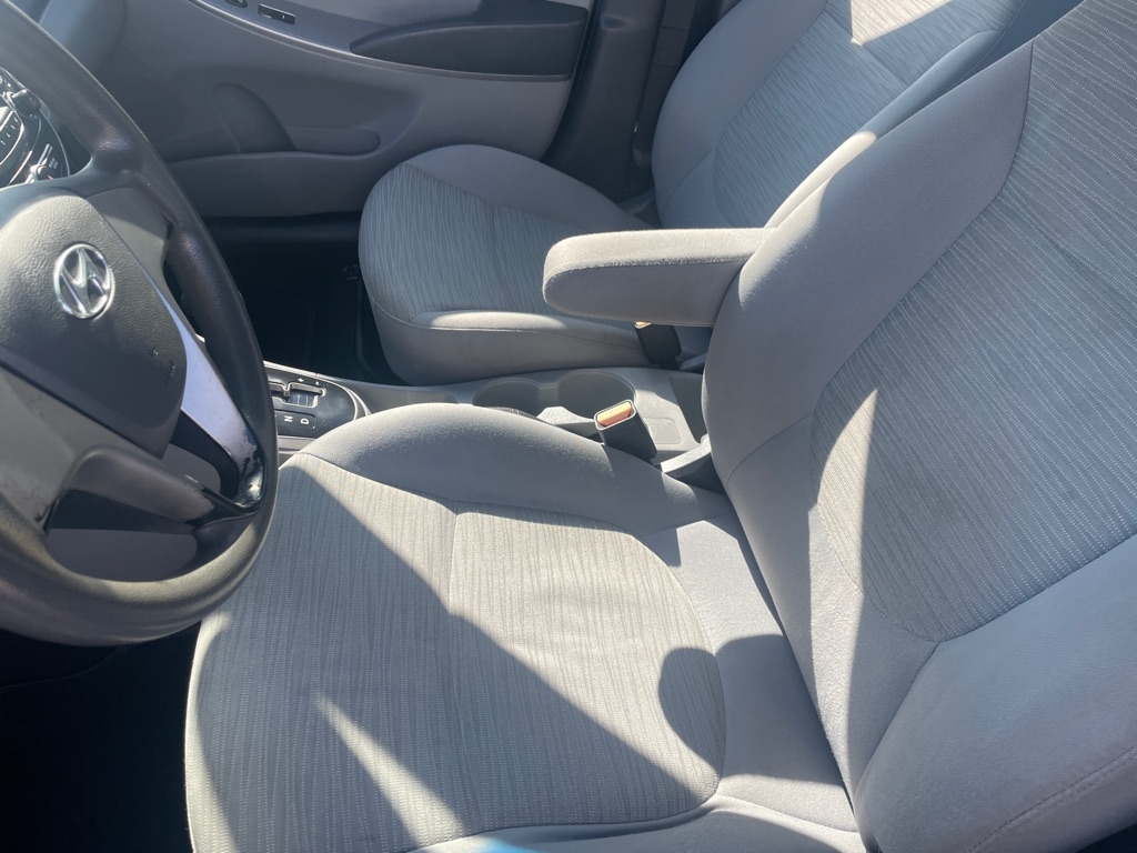 Hyundai Accent  2015