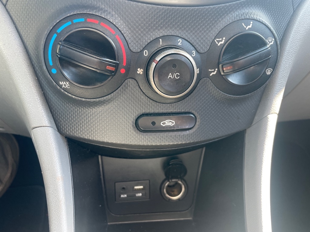 Hyundai Accent  2015