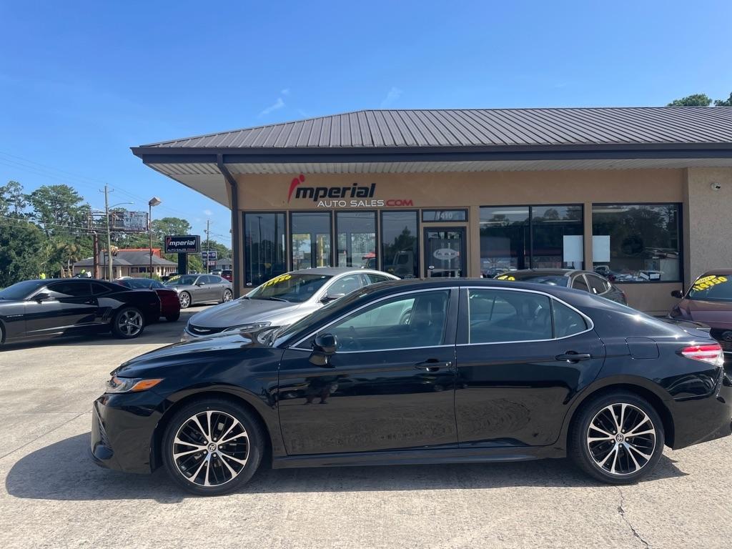 Toyota Camry SE 2020