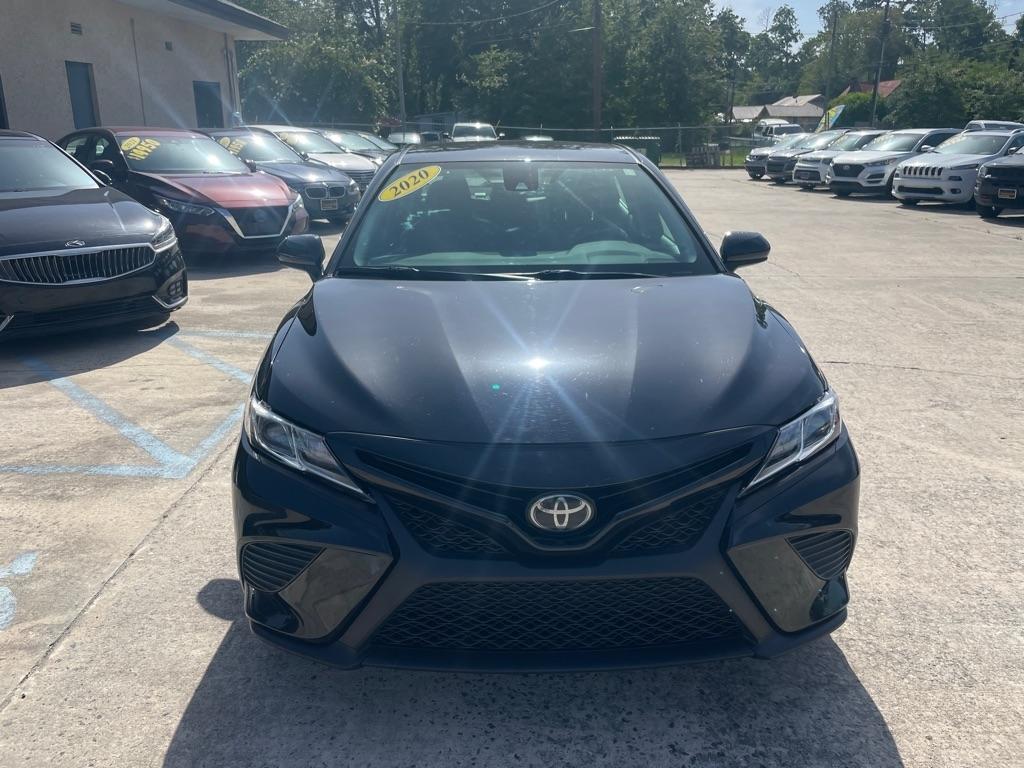 Toyota Camry SE 2020
