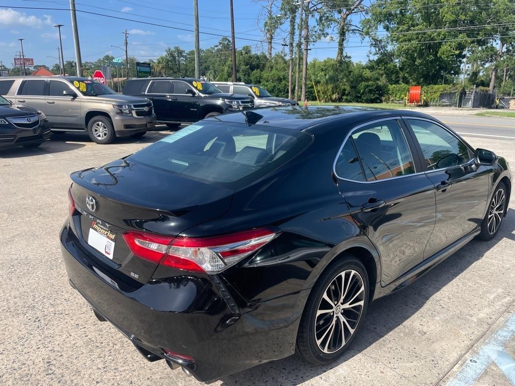 Toyota Camry SE 2020