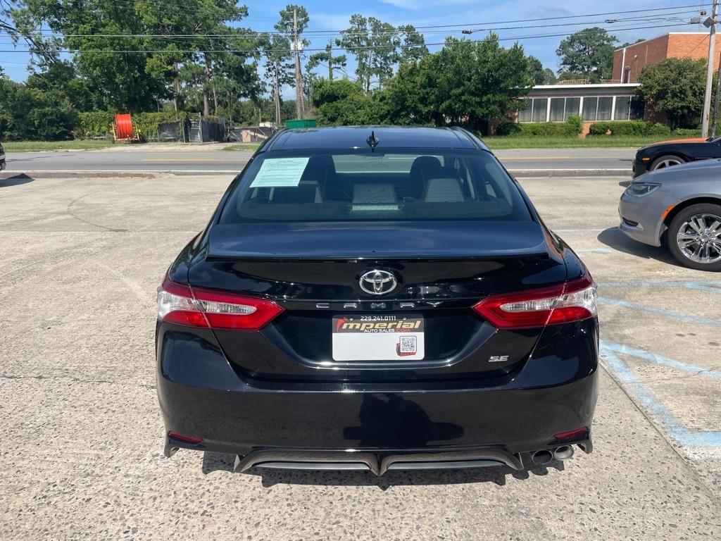 Toyota Camry SE 2020