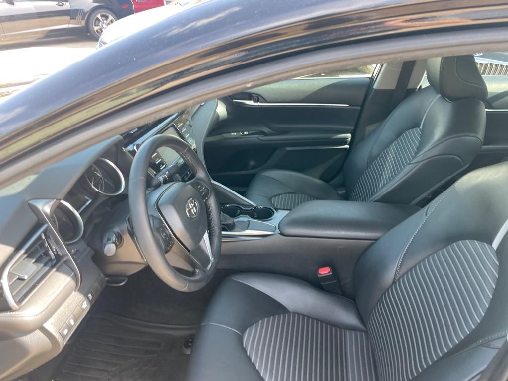Toyota Camry SE 2020