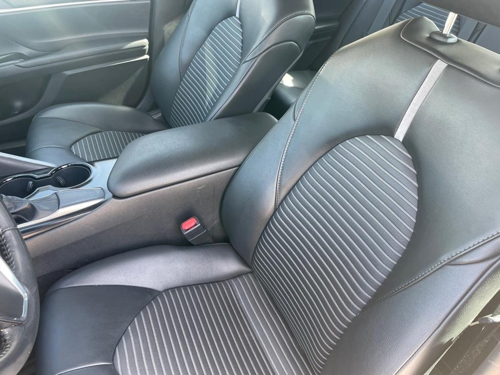 Toyota Camry SE 2020