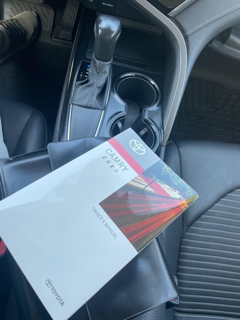 Toyota Camry SE 2020