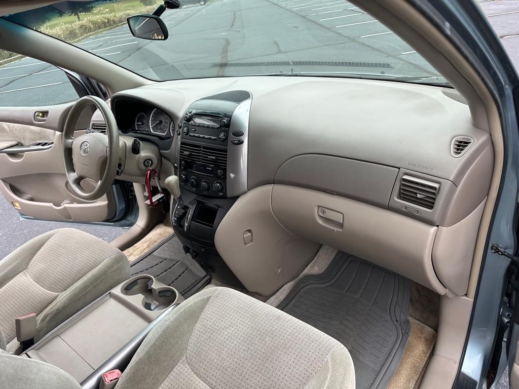 Toyota Sienna  2006
