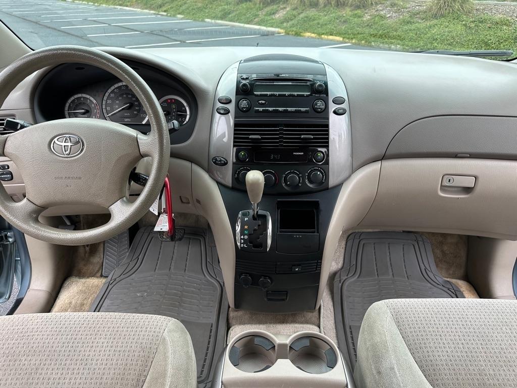 Toyota Sienna  2006