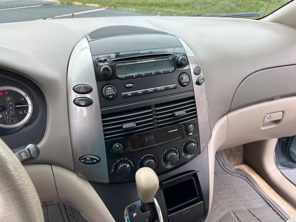 Toyota Sienna  2006