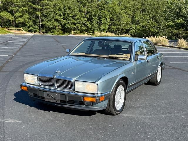 Green 1994 Jaguar XJ-Series Sedan Rear-Wheel Drive Automatic