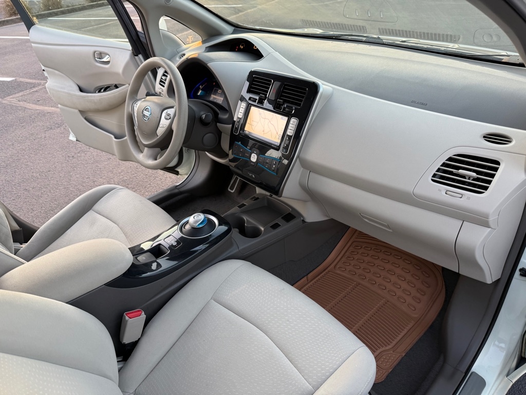 Nissan Leaf SV 2011