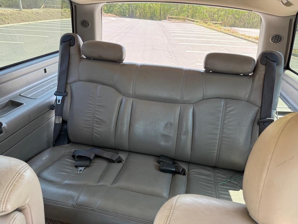 Chevrolet Suburban 1500 4WD 2002