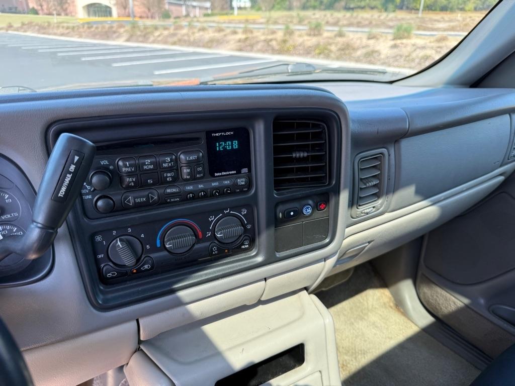 Chevrolet Suburban 1500 4WD 2002