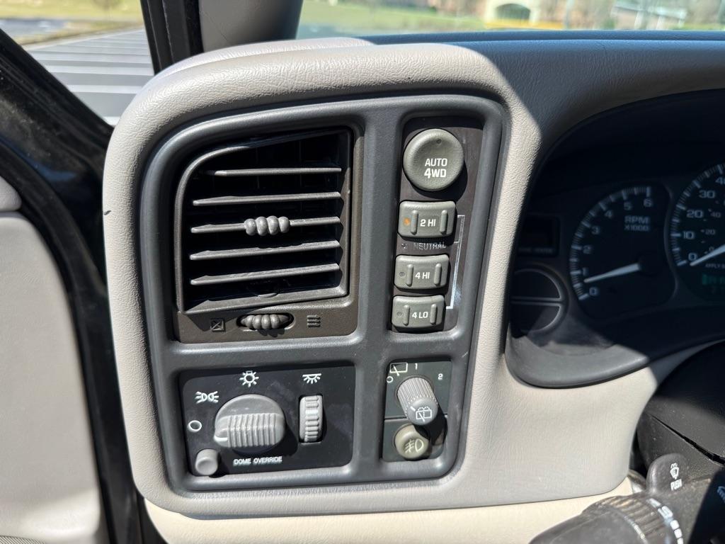 Chevrolet Suburban 1500 4WD 2002