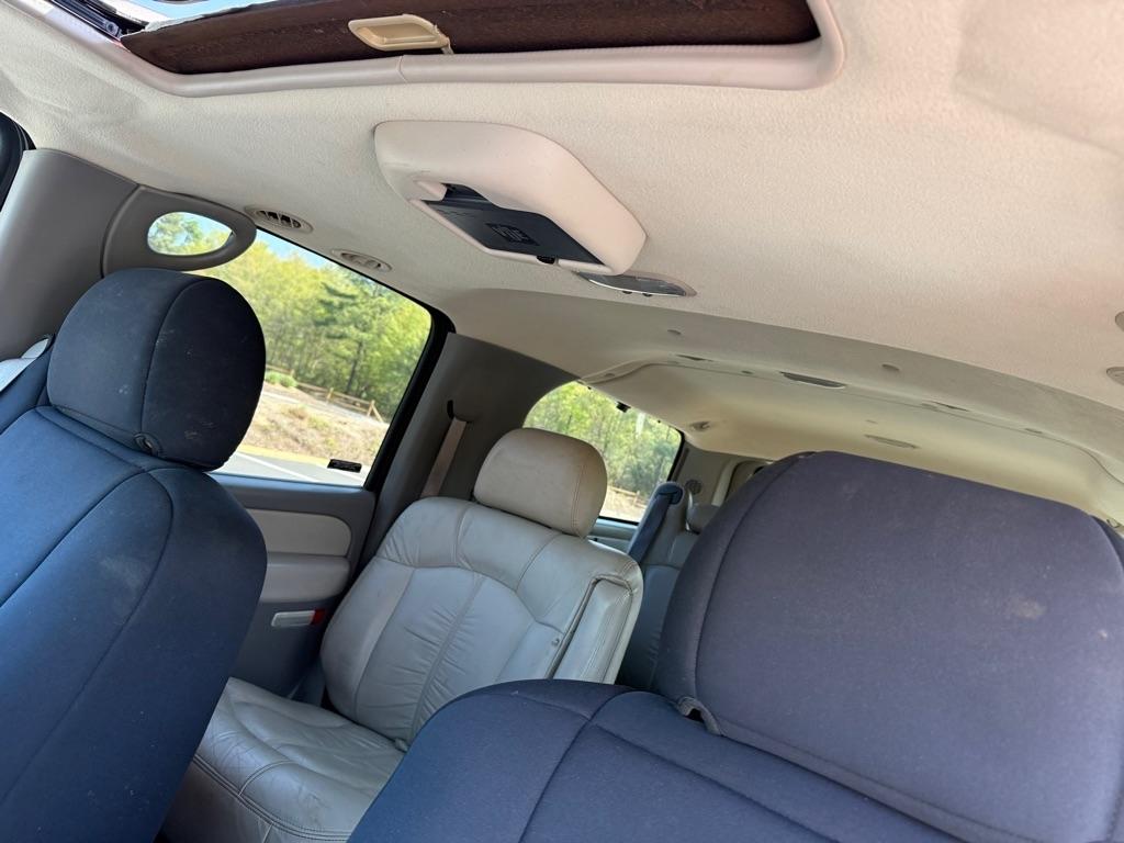 Chevrolet Suburban 1500 4WD 2002
