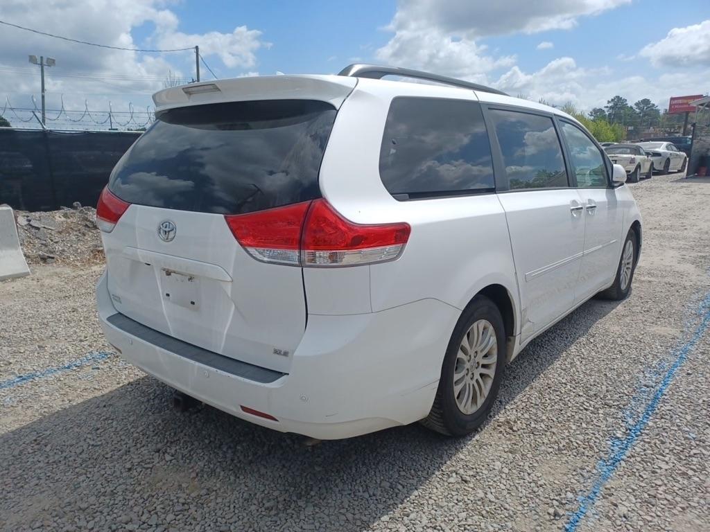 Toyota Sienna 5dr 8-Pass Van XLE Ltd FWD (Natl) 2011