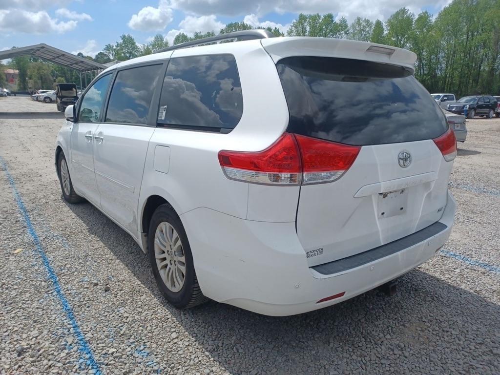 Toyota Sienna 5dr 8-Pass Van XLE Ltd FWD (Natl) 2011