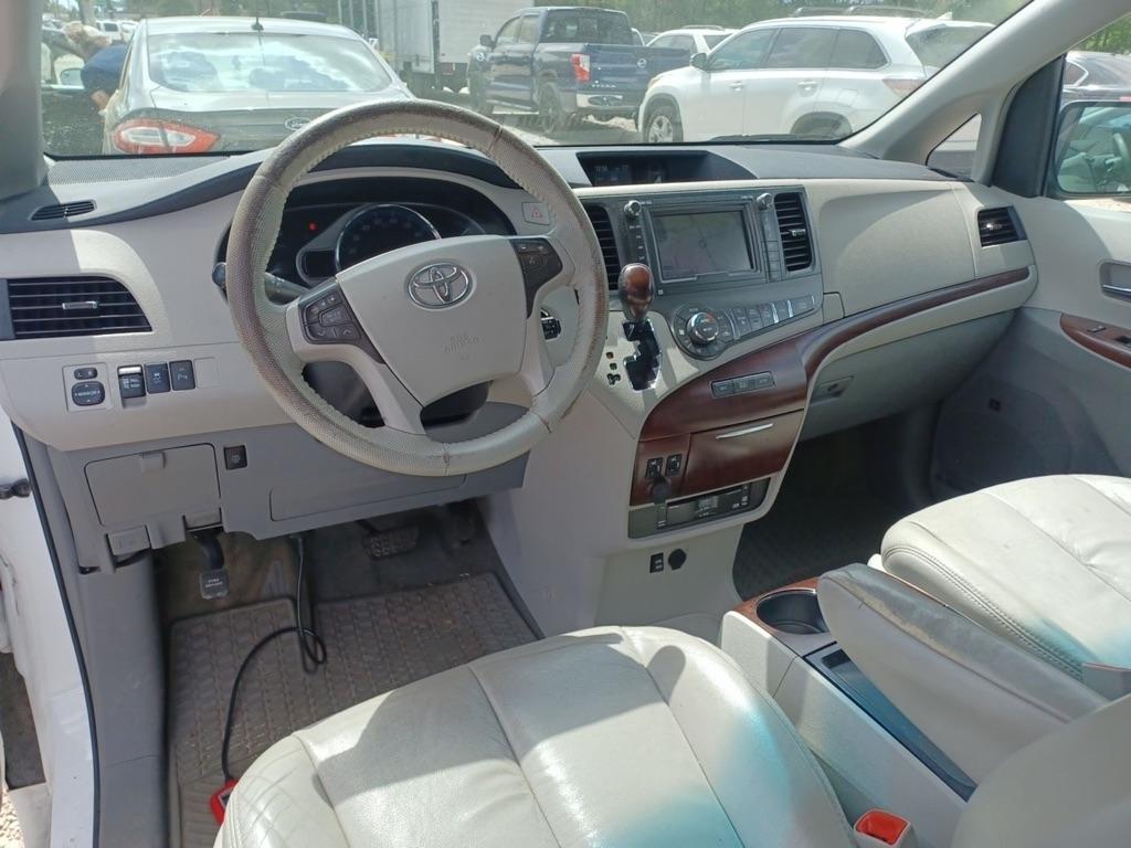 Toyota Sienna 5dr 8-Pass Van XLE Ltd FWD (Natl) 2011