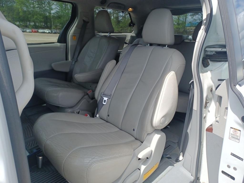 Toyota Sienna 5dr 8-Pass Van XLE Ltd FWD (Natl) 2011