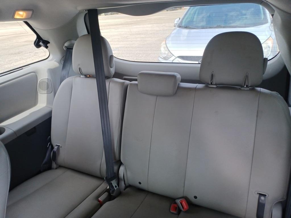 Toyota Sienna 5dr 8-Pass Van XLE Ltd FWD (Natl) 2011