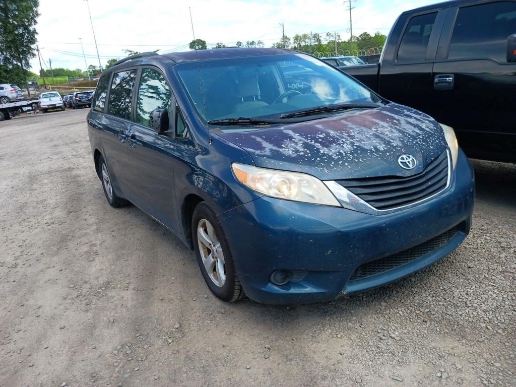 2012 Toyota Sienna 5dr 7-Pass Van LE FWD (Natl)