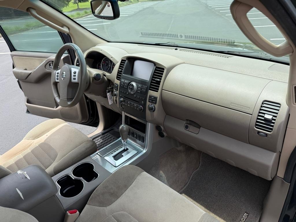 Nissan Pathfinder S 2WD 2012
