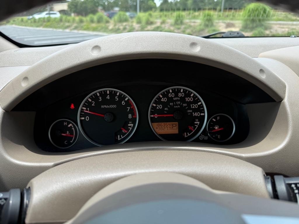 Nissan Pathfinder S 2WD 2012