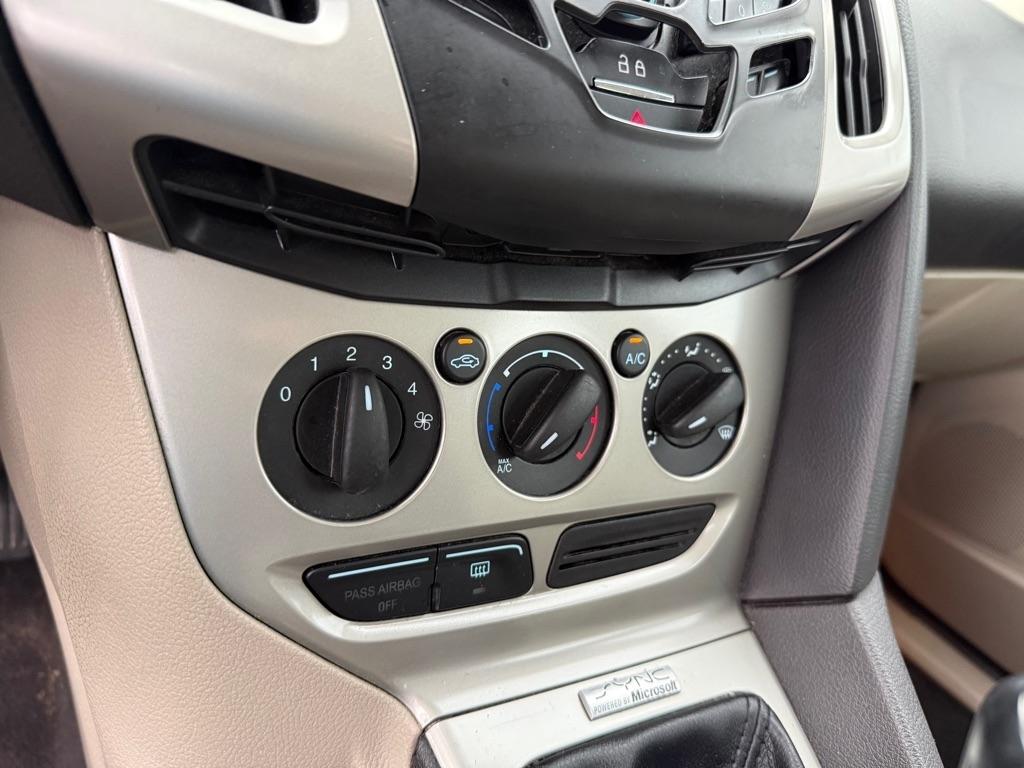 Ford Focus SE Sedan 2014