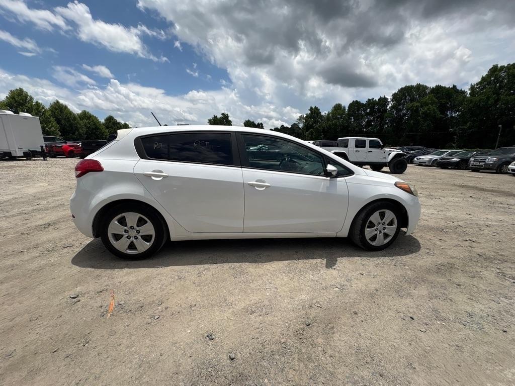 Kia Forte 5-Door LX 2016