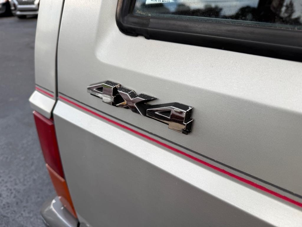 Jeep Cherokee 4-Door 4WD 1992
