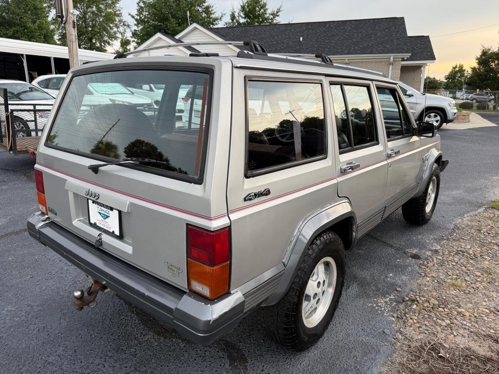 Jeep Cherokee 4-Door 4WD 1992