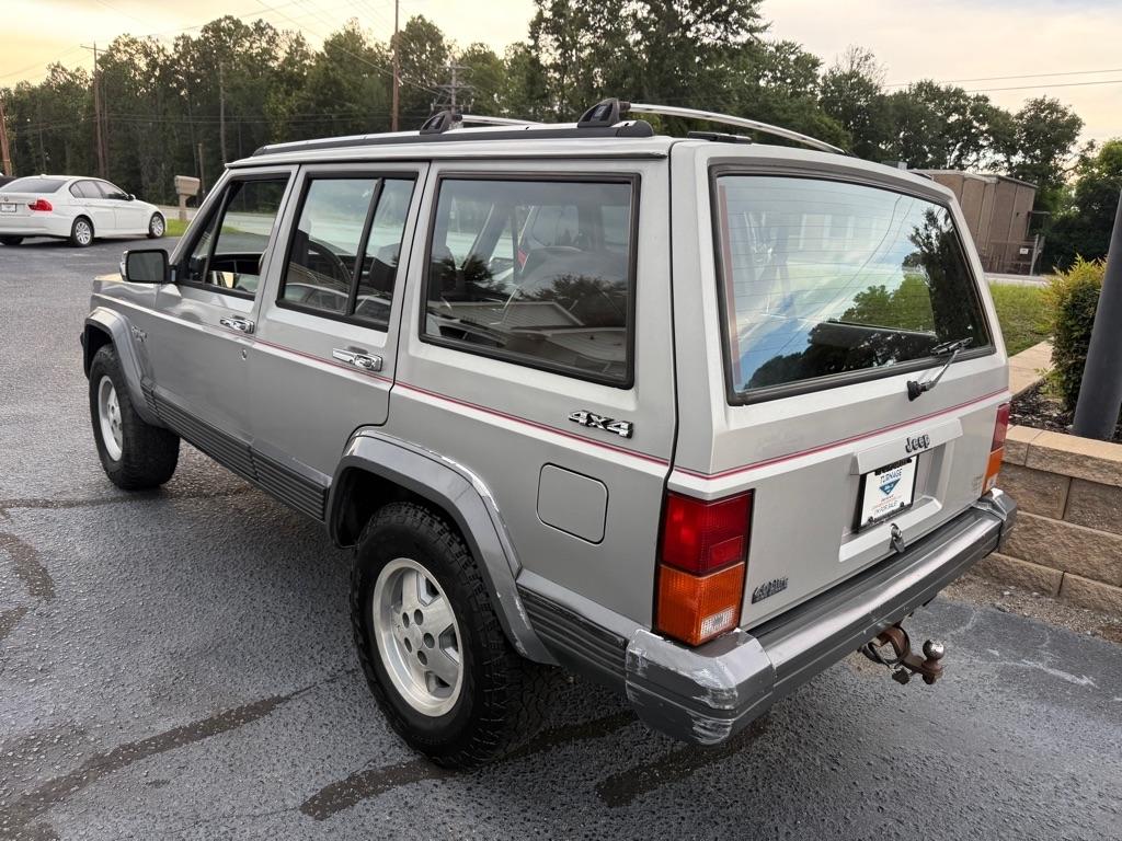 Jeep Cherokee 4-Door 4WD 1992