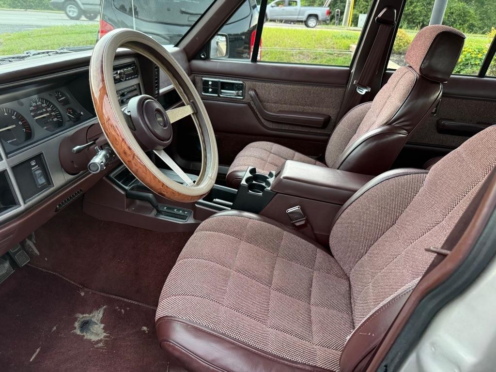 Jeep Cherokee 4-Door 4WD 1992