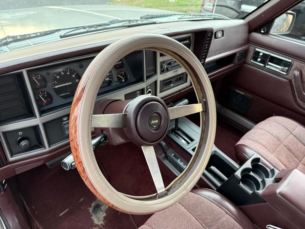 Jeep Cherokee 4-Door 4WD 1992