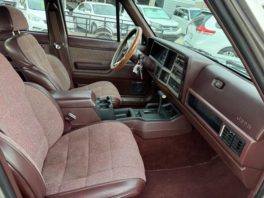 Jeep Cherokee 4-Door 4WD 1992