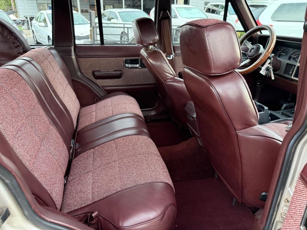 Jeep Cherokee 4-Door 4WD 1992