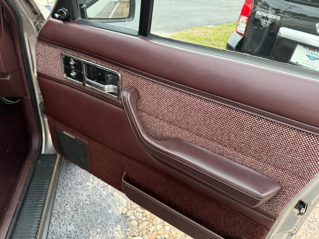 Jeep Cherokee 4-Door 4WD 1992